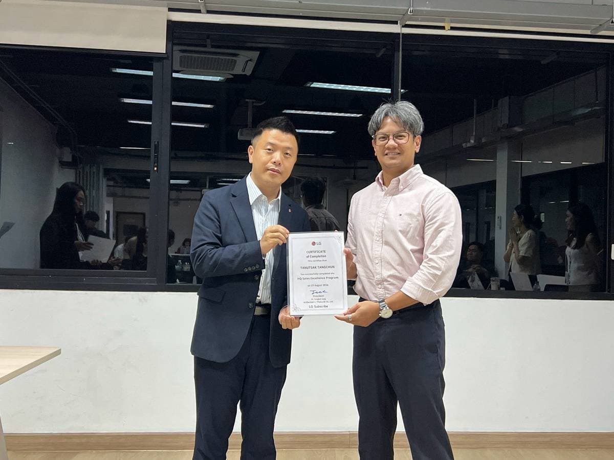 รับเกียรติบัตร LG Sales Excellence Program ของนายธนัชศักดิ์ แต่งจันทร์